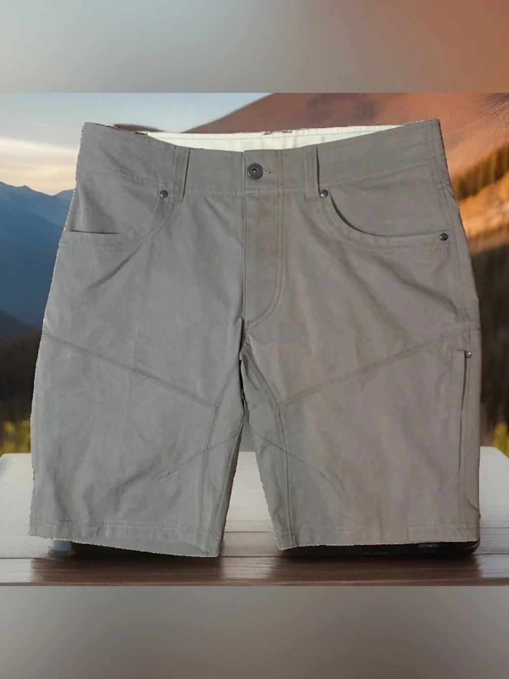 Kuhl Shorts Mens 34 Beige Silencr Kargo Outdoor Performance Hiking NWOT